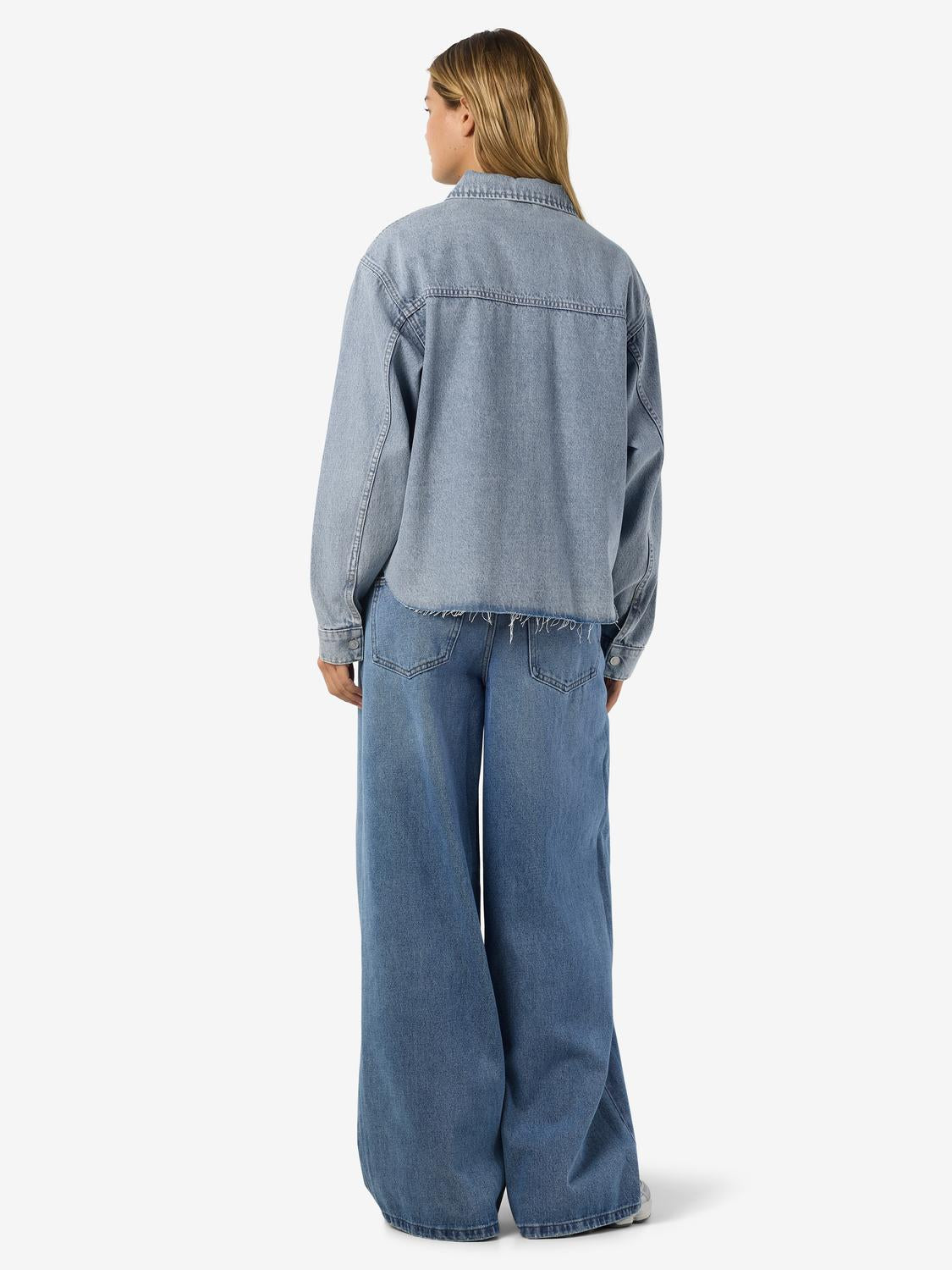 model_shot-front_full